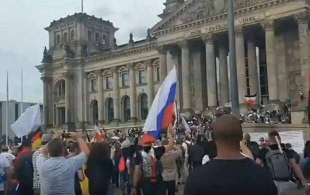 Почему митингующие в Берлине скандировали «Путин! Путин!» Почему митингующие в Берлине скандировали «Путин! Путин!»