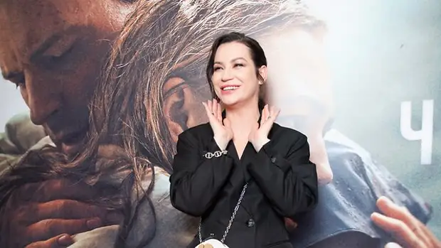 Поцеловал и подарил букет: Галич впервые вышла в свет с новым бойфрендом