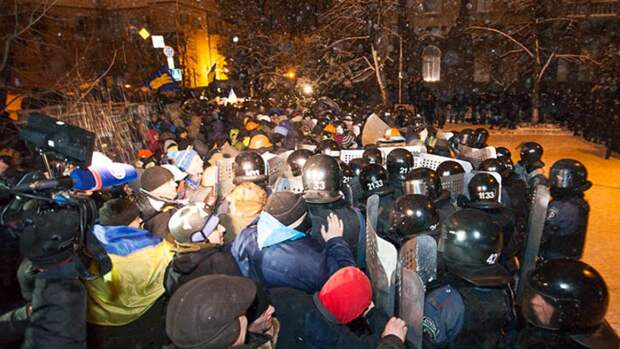 Журналист Стешин назвал переворот единственным для Киева выходом из кризиса