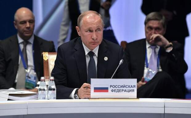 Путин привлекает мигрантов пенсиями в России