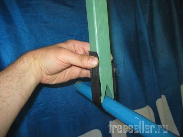 Простое приспособление для облегчения заточки тяпок и плоскорезов - закрепление рукоятки тяпки