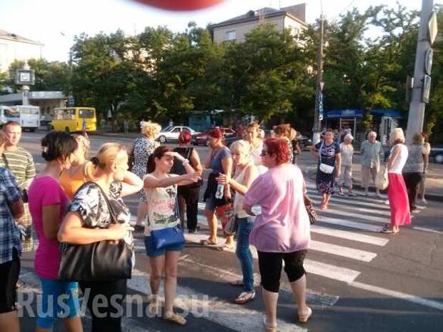 Беспорядки в Николаеве продолжаются: ночью подожгли военкомат, днем снова перекрыли мост в центре города (фото, видео) | Русская весна