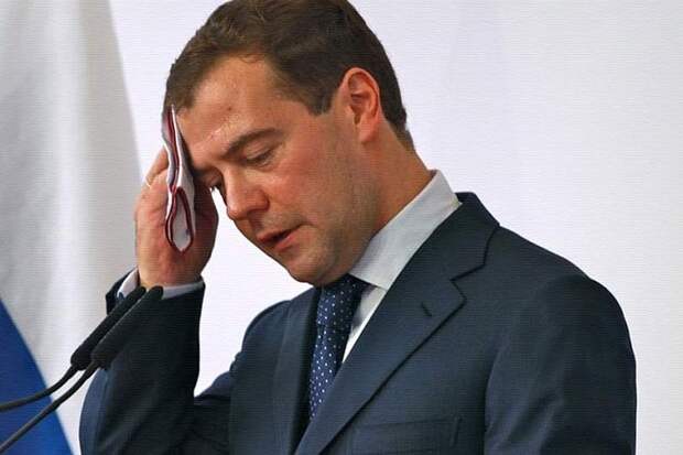 Медведев переживает