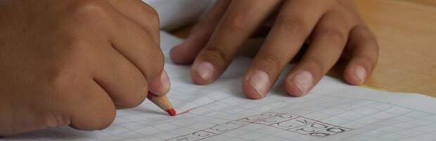 «Раздавлю сейчас»: неподобающее поведение учителя со школьником попало на ВИДЕО в Актау