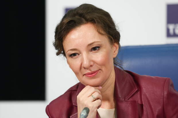 Кузнецова предложила распространить услуги социальных нянь по всей стране