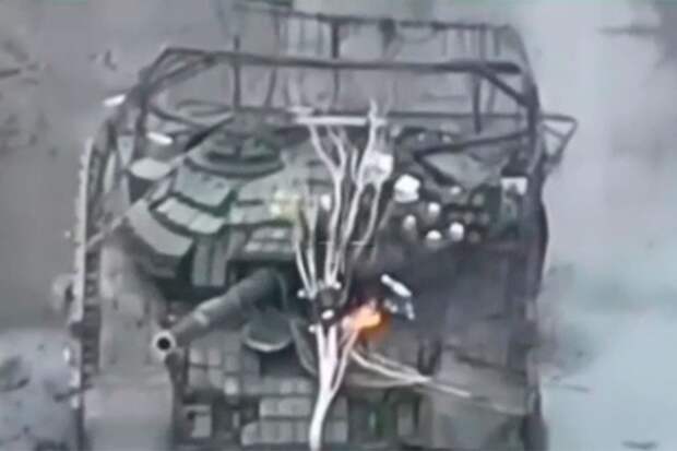 Российский дрон за секунду превратил Т-72 в огненный гейзер