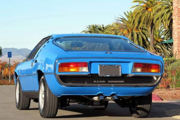 Редкое купе Alfa Romeo Montreal выставили на продажу (74 фото)