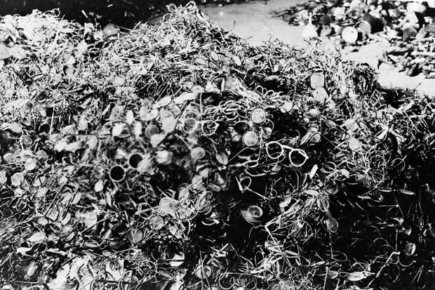 Очки убитых заключенных, 1940 год аушвиц, вторая мировая война, день памяти, конц.лагерь, концентрационный лагерь, освенцим, узники, холокост