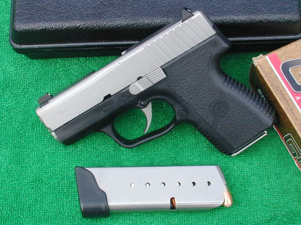 Kahr PM9. Лёгкий и компактный пистолет удобен для скрытного ношения. Компания предлагает также ряд опций,   например, более продвинутый прицел. В магазине - 6 патронов плюс 1 в стволе.
