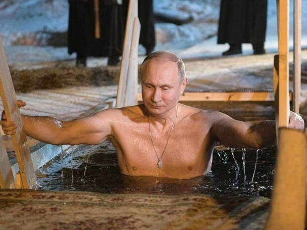 «В бронежилете неудобно?» В сети отреагировали на отказ Путина от Крещенских купаний