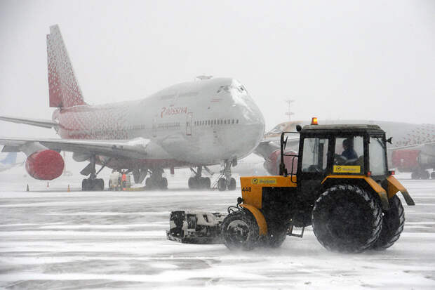 Непогода привела к задержке и отмене рейсов в Москве