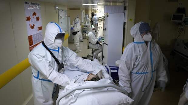 В Санкт-Петербурге за сутки госпитализировали более 380 пациентов с коронавирусом