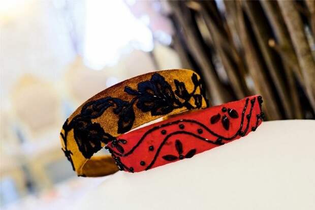 Сенсация на AmberForum’25: русские костюмы с настоящим балтийским янтарём