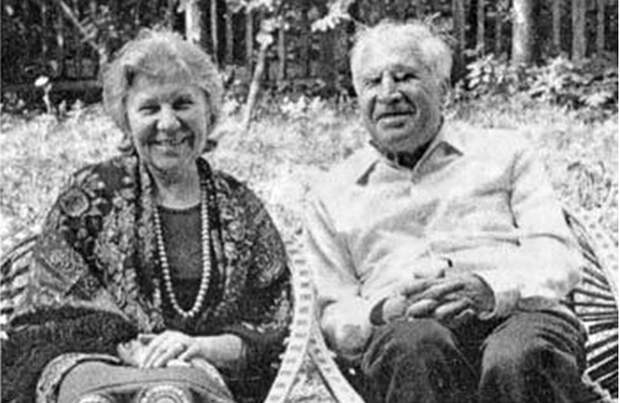 Лев Семёнович никогда не стеснялся своей слепоты. Лев Семёнович никогда не стеснялся своей слепоты.