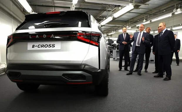 Первая модель АвтоВАЗа с «покупным» 150-сильным мотором и только китайскими коробками передач: названо точное время презентации кроссовера Lada B+ Cross