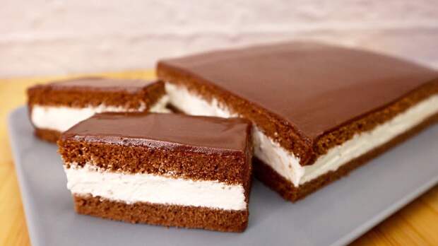Шоколадный торт “Киндер Пингви”: как сделать вкусный  десерт с воздушным сливочным кремом и глазурью?