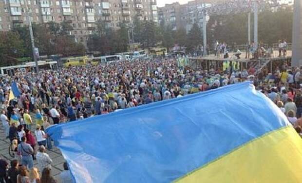 В Мариуполе прошел митинг против агрессии России в Украине В Мариуполе прошел митинг против агрессии России в Украине