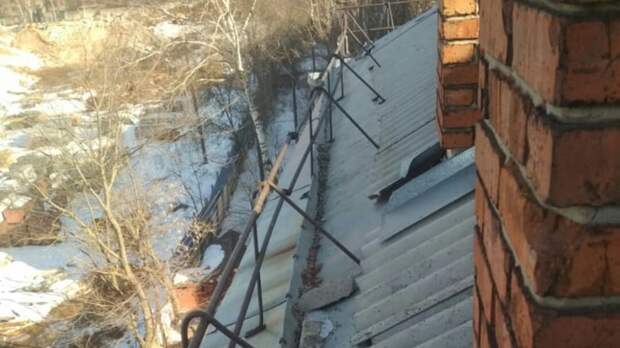 В ГЖИ заявили об отсутствии снега на крыше, откуда на нижегородцев упала глыба льда