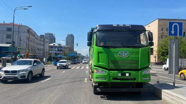 Грузовик сбил пешехода на Звенигородом шоссе