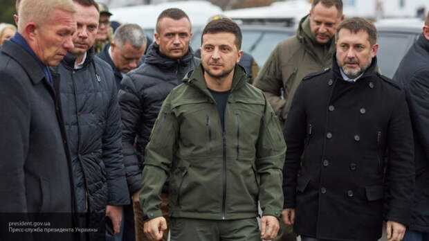 Зеленский высмеян за форму с шевроном в виде черепа