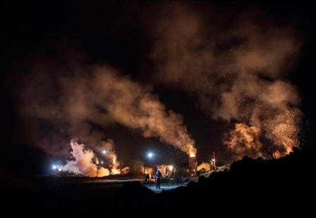 Подпольные сталелитейные заводы в Китае (23 фото)