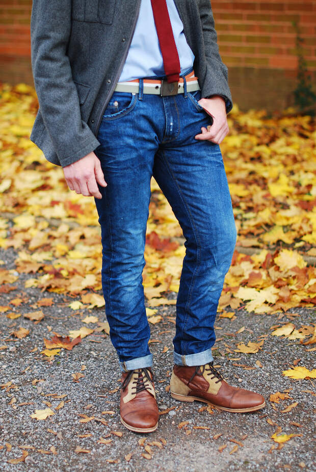 Smart grey coat, shirt and tie with skinny jeans and boots (over 40 menswear)