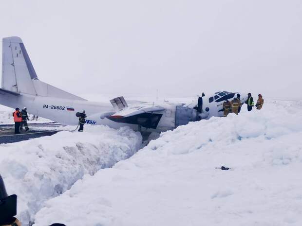 Самолёт «ЮТэйр» после жёсткой посадки на Ямале разломился на две части