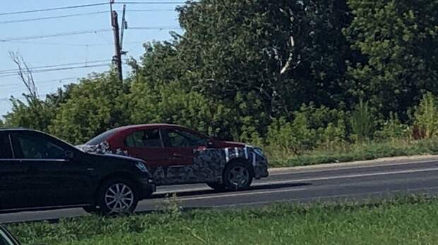 Кросс-седан Renault Logan (фото тестового прототипа)