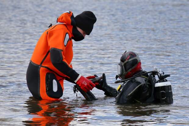 Московские спасатели начали обследование водоемов столицы. Фото: mos.ru
