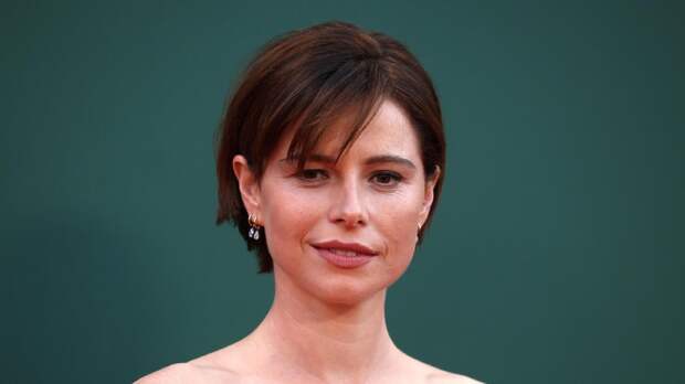 Хайп вокруг Джесси Бакли: 5 главных фактов о звезде «Хамнета»