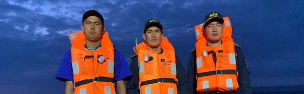 В Мангистау пограничники спасли тонущего мужчину. Его унесло на 2 километра от берега