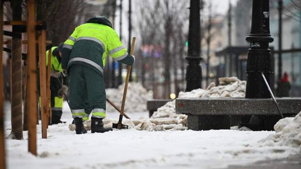 Соль, песок и реагенты: как в Петербурге готовятся к снегопадам и гололеду
