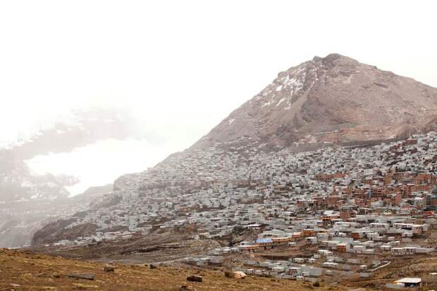 Ла-Ринконада: чем заняты 50 000 жителей самого высокогорного поселения в мире