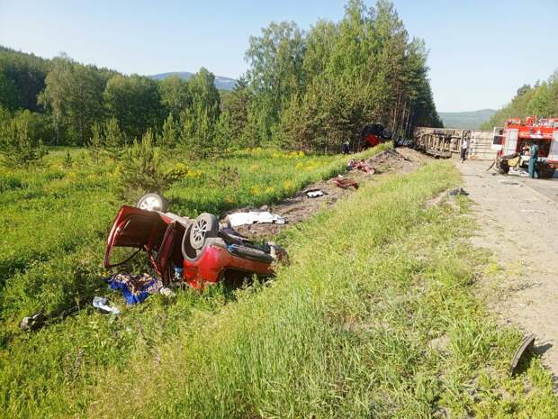 Грузовик выехал на встречку: смертельная авария на М-5 в Челябинской области