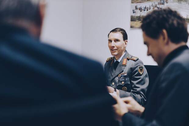 Обзор немецких медиа 🗞(+)Süddeutsche Zeitung в интревью с генералом Кристианом Фройдингом «Был ли недооценён военный потенциал России?-5