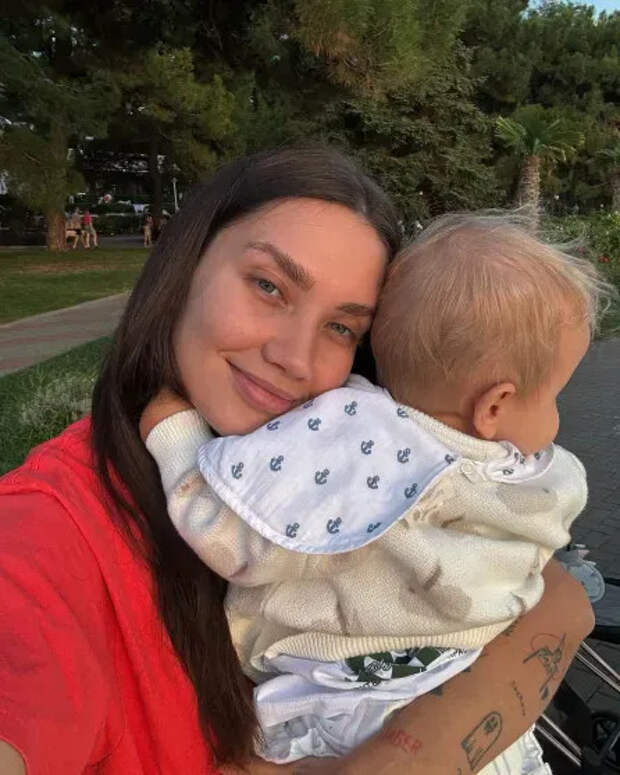 Карина Истомина с дочерью Лорой