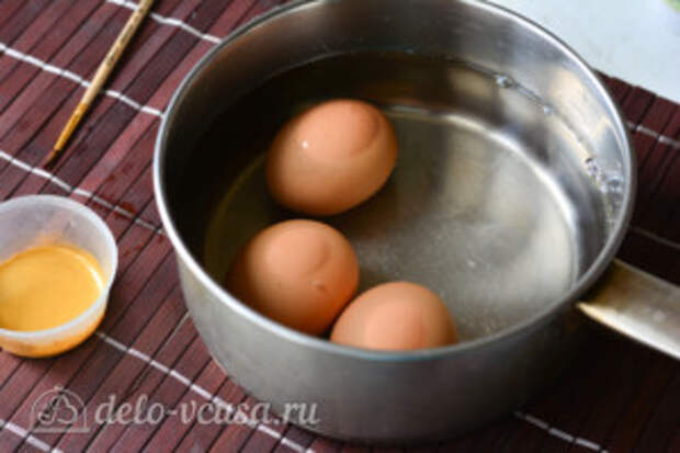 Как покрасить яйца в золотой цвет кандурином: фото к шагу 1