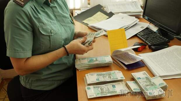 Верховный суд РФ напомнил, с каких вкладов приставы не могут списывать долги граждан