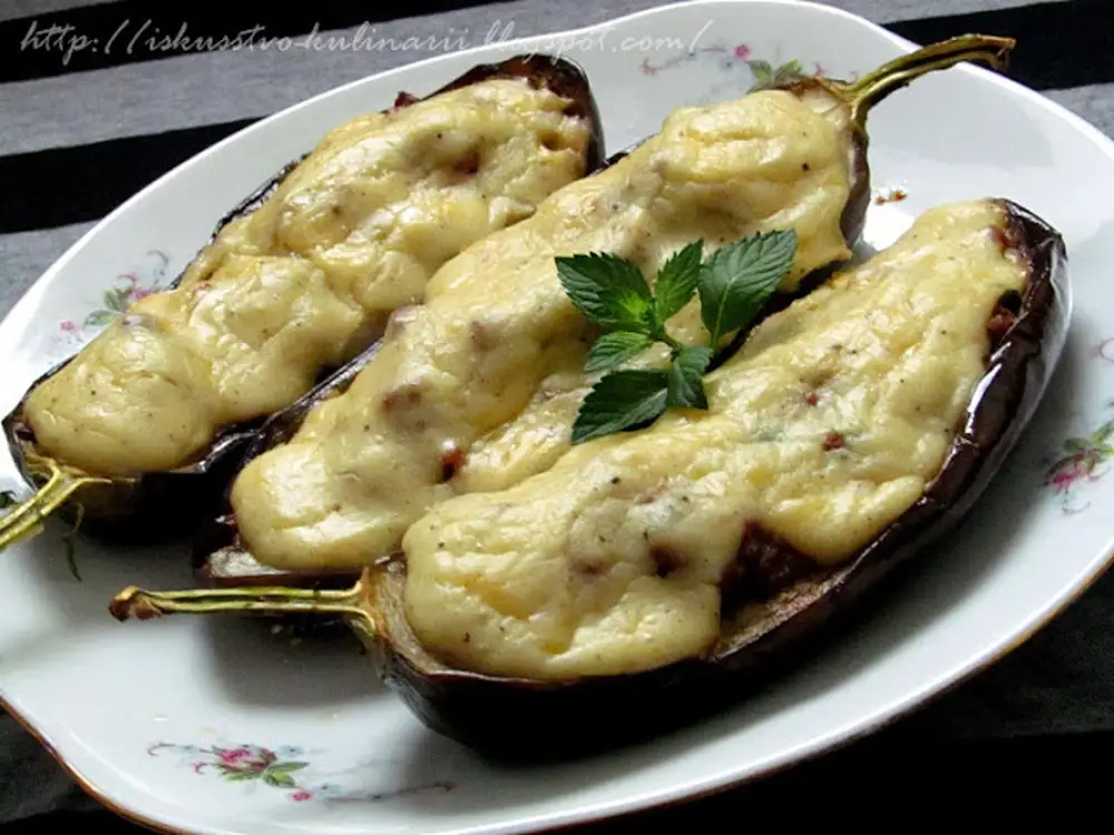 Баклажаны по-гречески в духовке с сыром. Греческое блюдо башмачок. Башмачки из баклажанов. Греческое блюдо башмачок. «баклажаны, запеченные с сыром "кучерикас"».