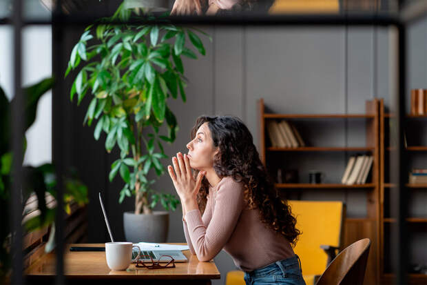 Юрист Хаминский: сотрудника могут уволить из-за отсутствия интернета