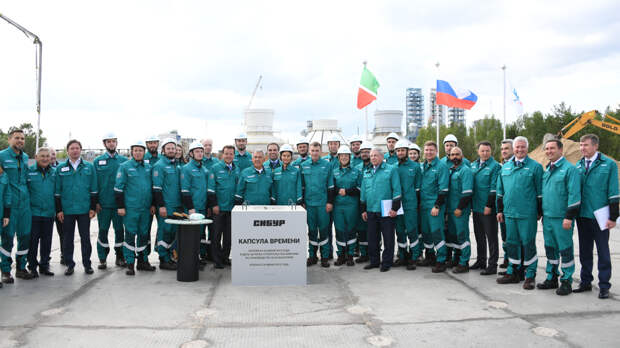 Рустам Минниханов в Казани принял участие в церемонии начала строительства крупнейшего в России производства катализаторов