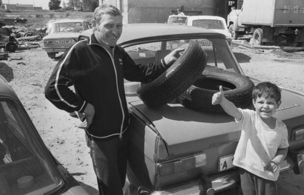 «Нервы, мат, сутолока»: как автовладельцы чинили шины в СССР