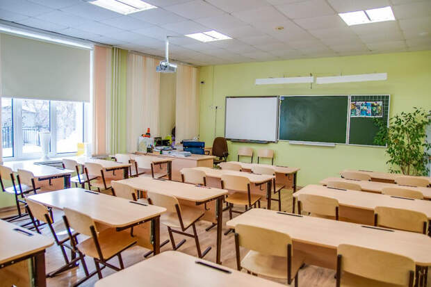 Российский школьник сломал нос учительнице