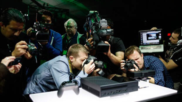 Microsoft представила Xbox One с обновлённым контроллером