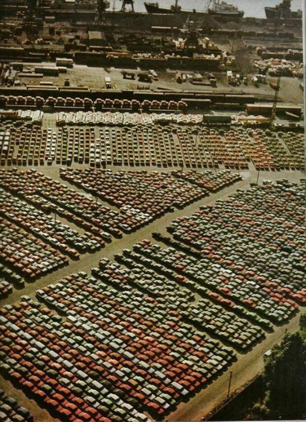 Экспортные автомобили ждут погрузки в порту, 1983 год, Рига история, люди, мир, фото