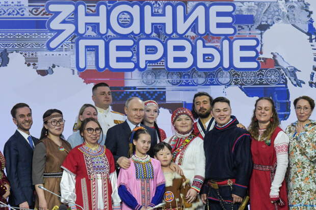 Представительницы народа бесермян спели Путину непереводимую песню