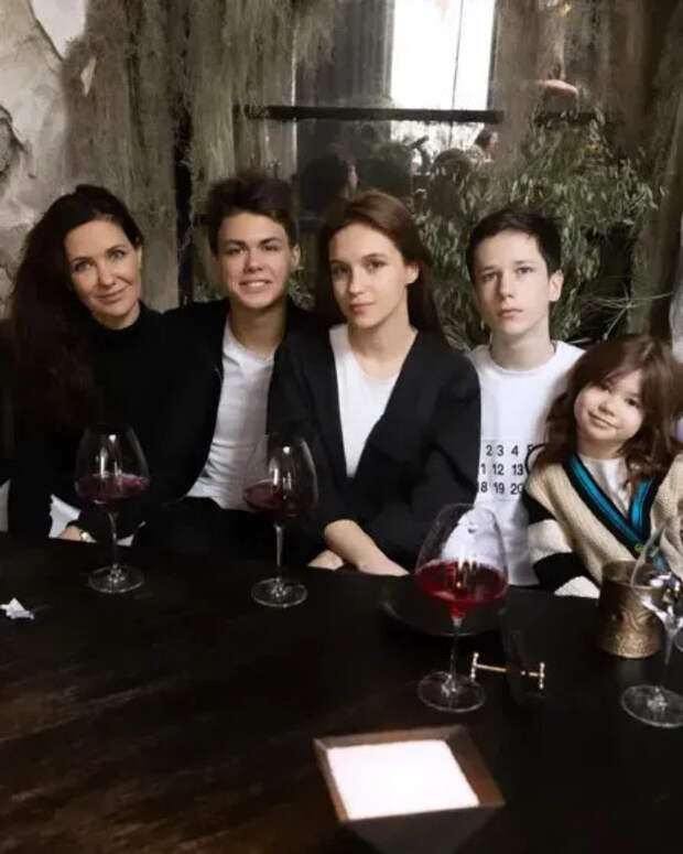 Екатерина Климова с детьми