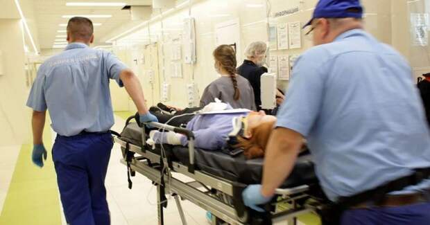 В НИИ Джанелидзе спасли женщину, выпрыгнувшую с 6-го этажа из горящей квартиры