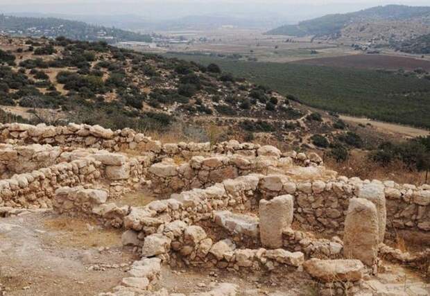 Руины дворца в древнем городе Хирбет-Киафа