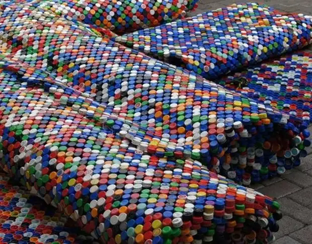 Поделки из крышек от пластиковых бутылок (71 фото)